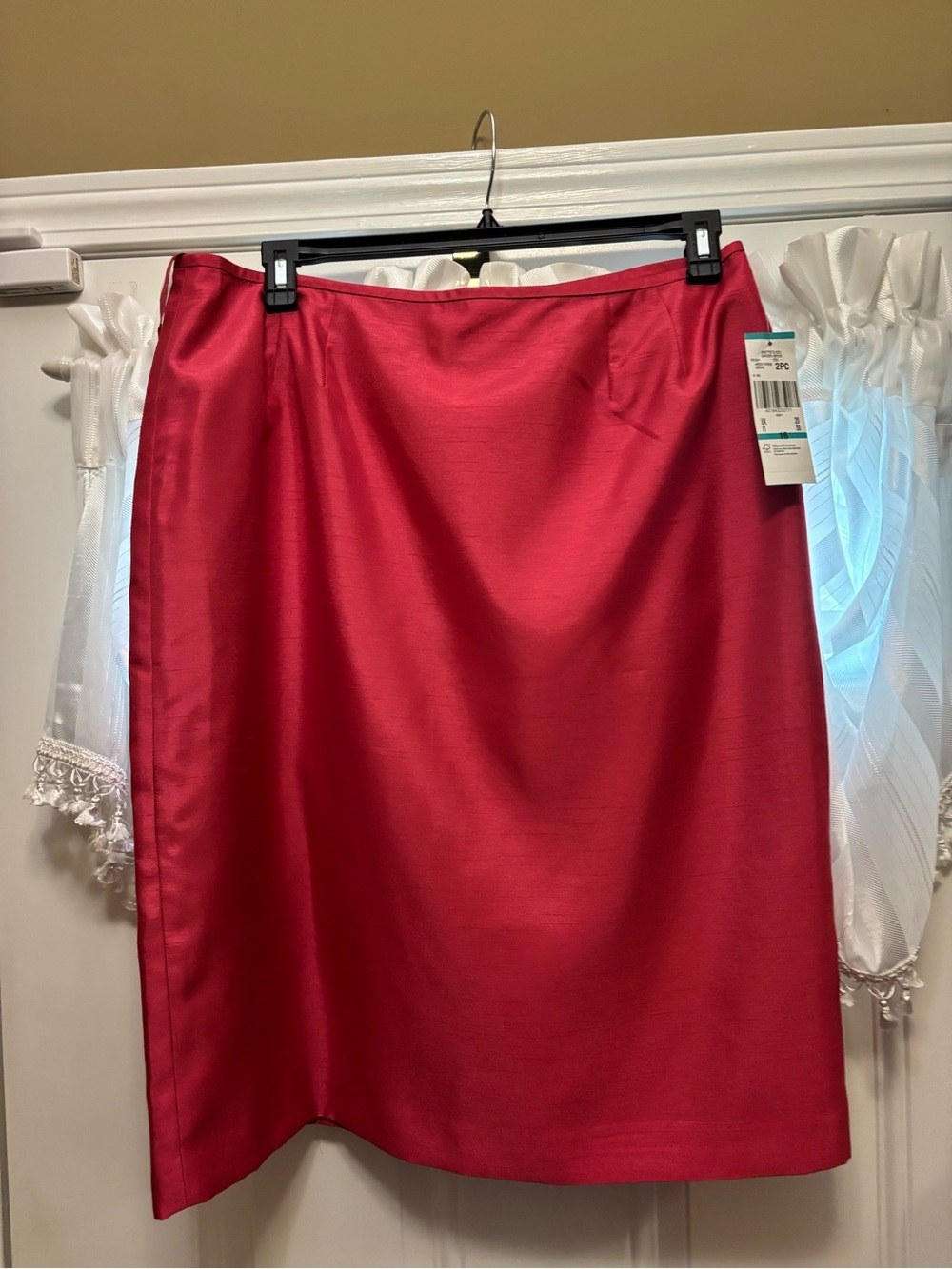 Le Suit Skirt – NWT – Size 16 – Peony Pink